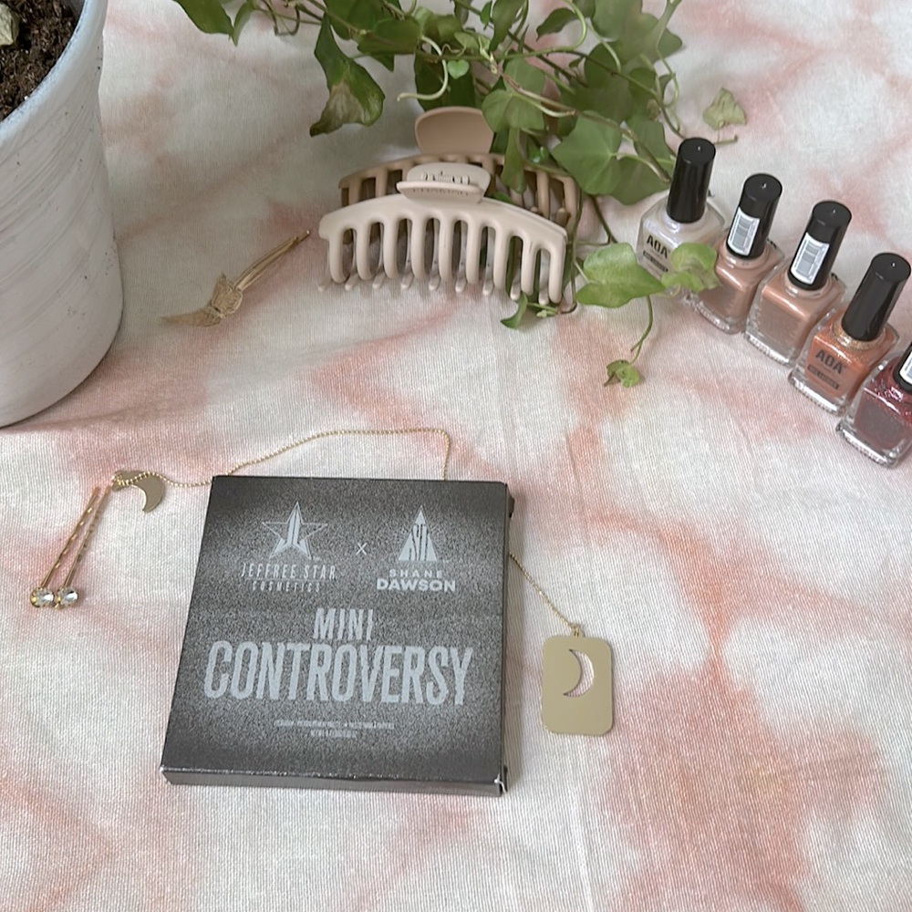 Mini Controversy Pallet